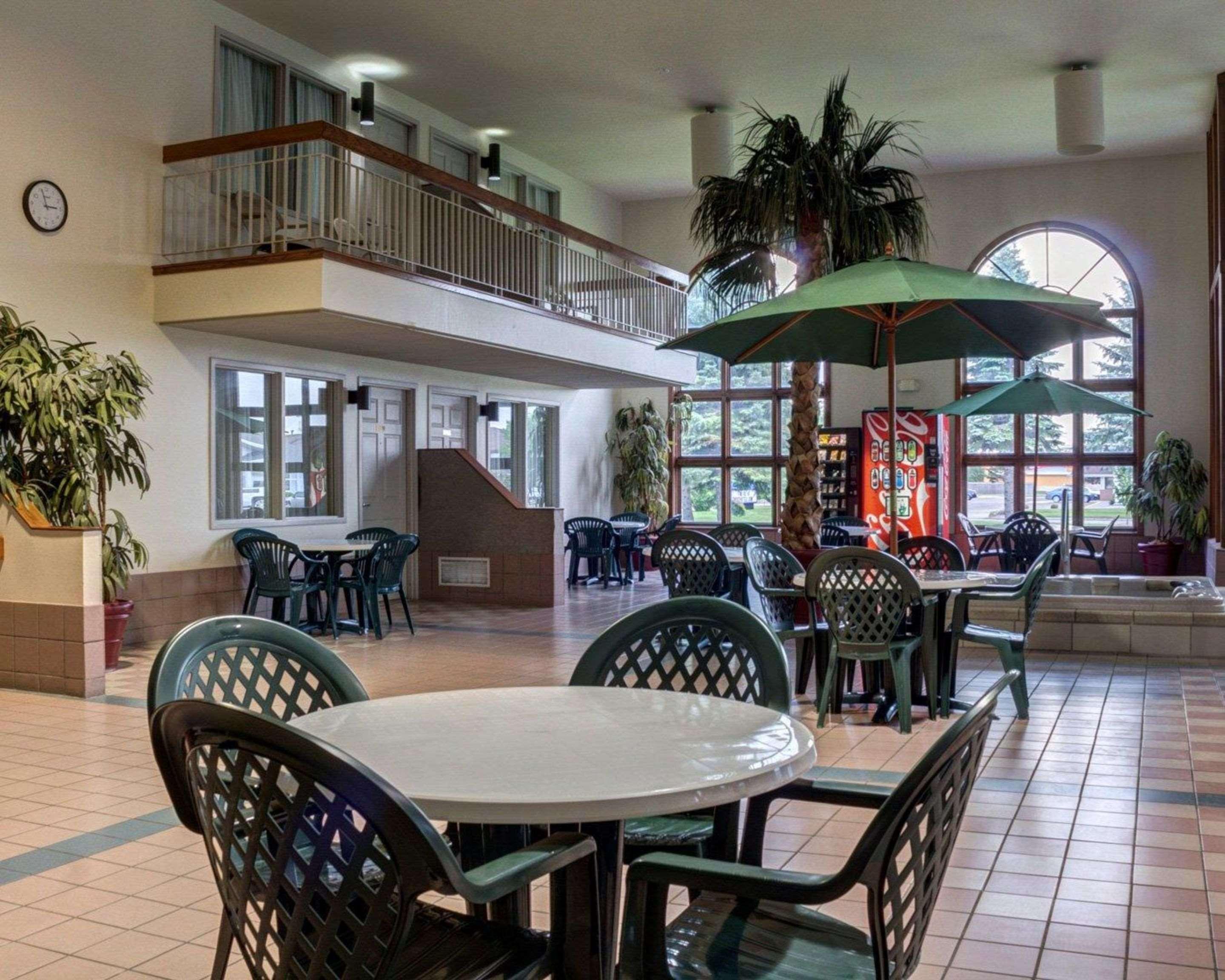 Rodeway Inn Columbia Mall Loop Grand Forks Ngoại thất bức ảnh